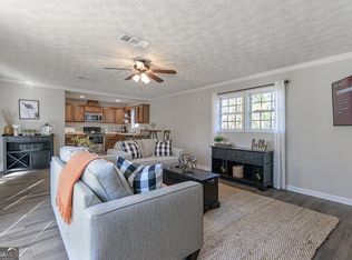 196 Etowah Dr, Cartersville, GA 30120