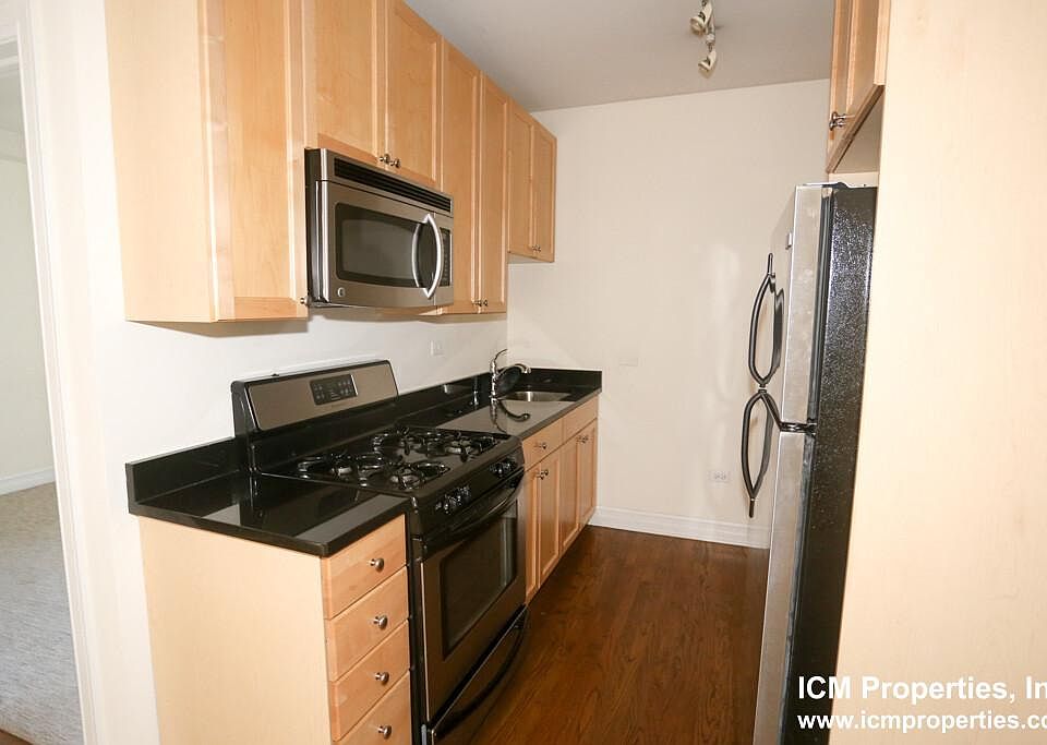 1st image of 3806 N Sheffield Ave #1