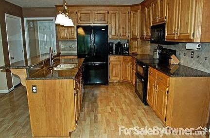 4th image of 302 Charity Ln