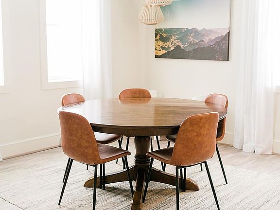 Dining room (can fit an 8-seater table).