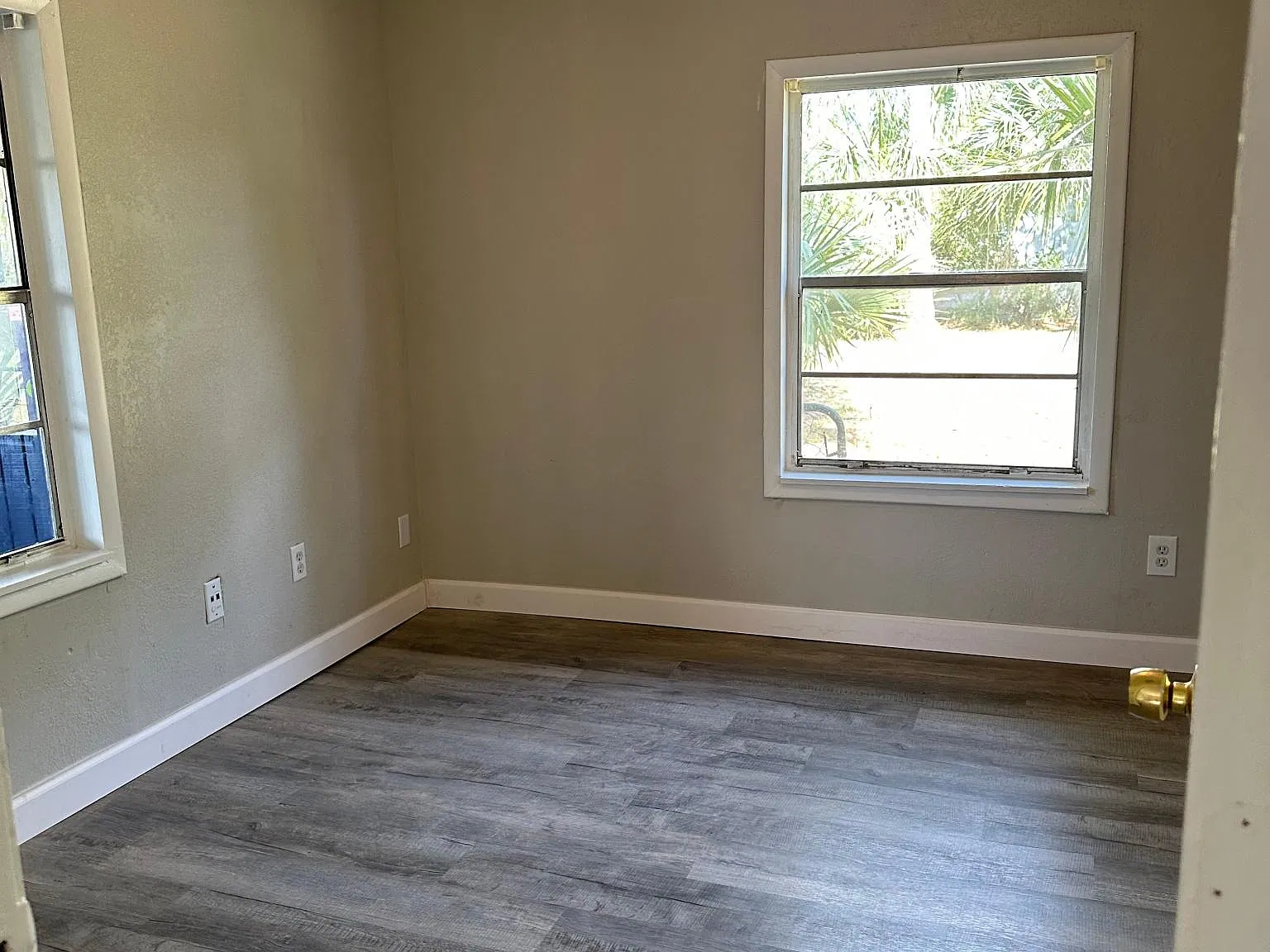 1219 W 8th St — Photo 3