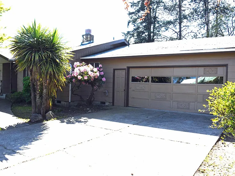 1798 Gilham Rd — Photo 5