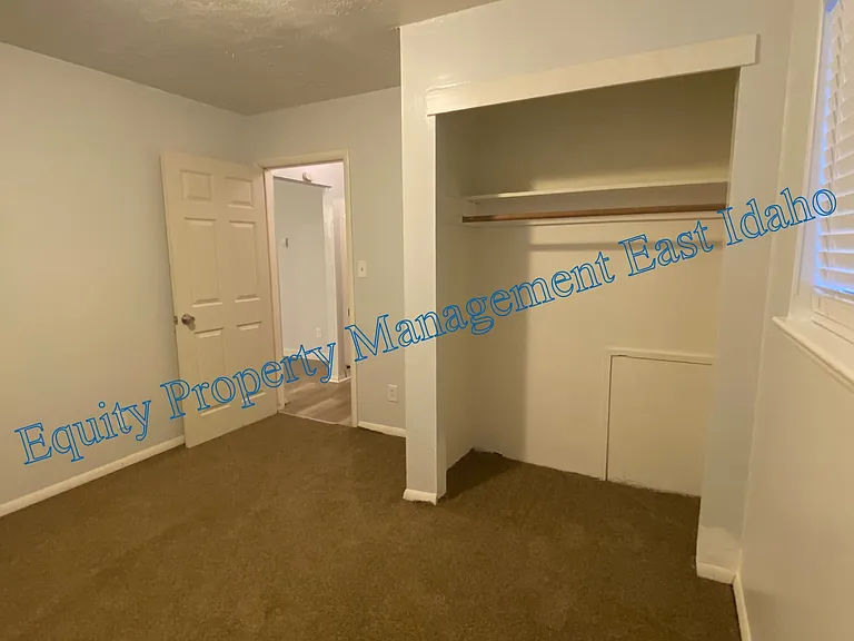 1070 McKinley Ave — Photo 7