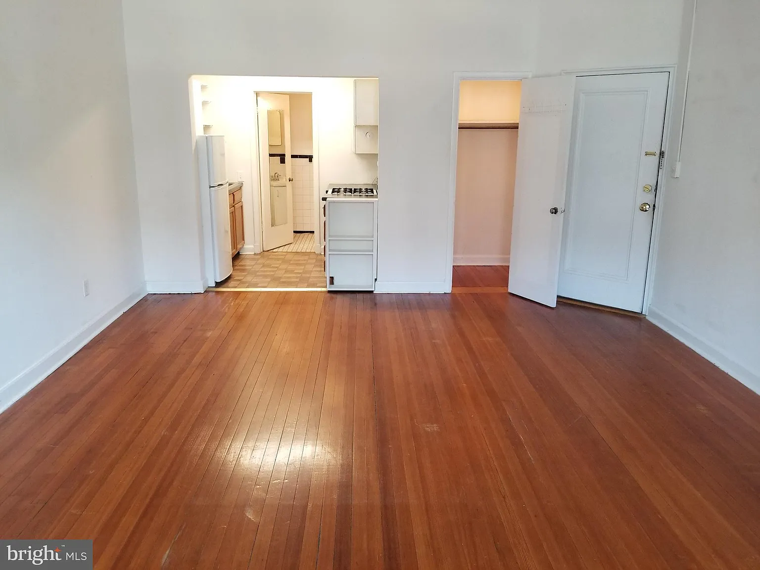 Studio, 450 sqft, $1,930 — Photo 2