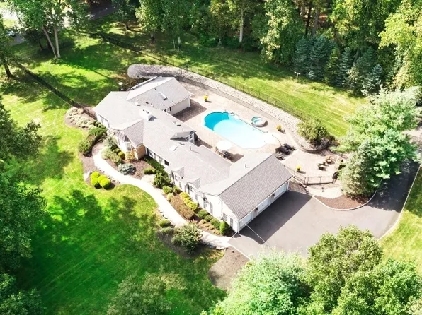 60 Eaton Rd, Watchung Boro, NJ 07069