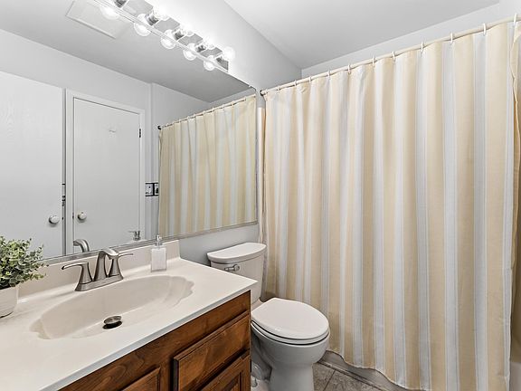 5th image of 124 E Austin Ave #6