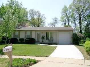 900 Oak Trail Ct, Fenton, MO 63026