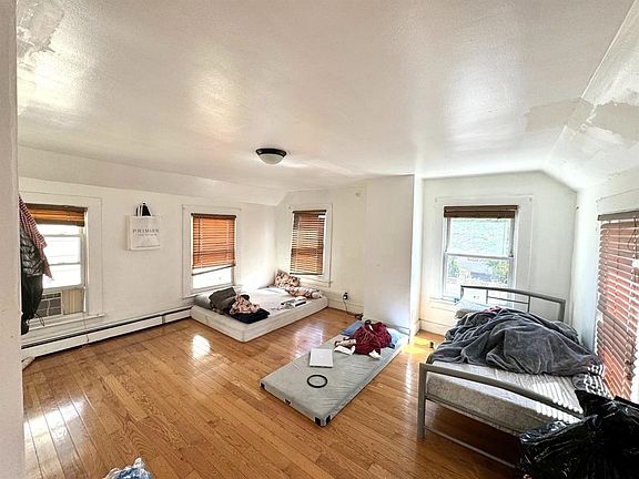 3rd image of 17 Beach St Floor 2