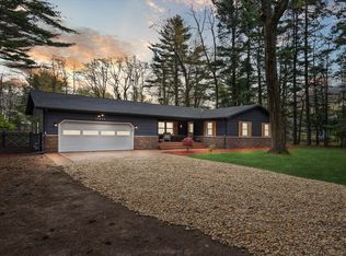 13663 Wallenberg Ln, Harbert, MI 49115