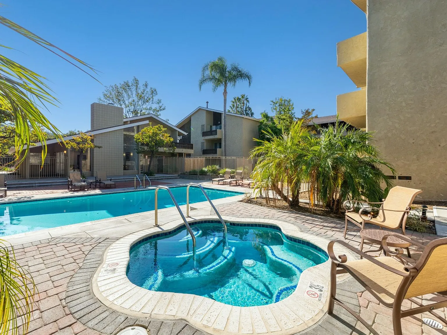 Enclave 693 — Photo 3