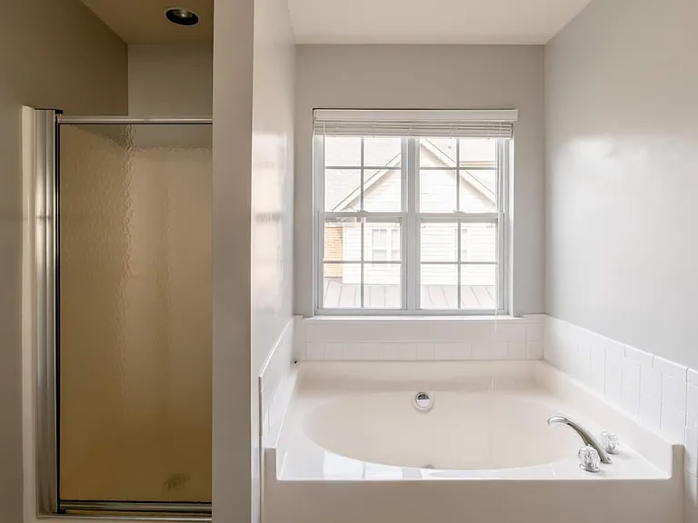 9817 Castain Dr — Photo 10