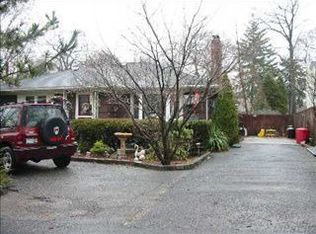 157 Rose Dr, Ronkonkoma, NY 11779
