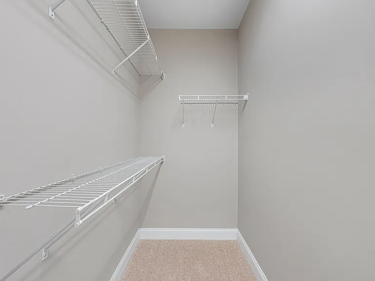 Mount Victor Olde Towne Luxury Apartments — Photo 95