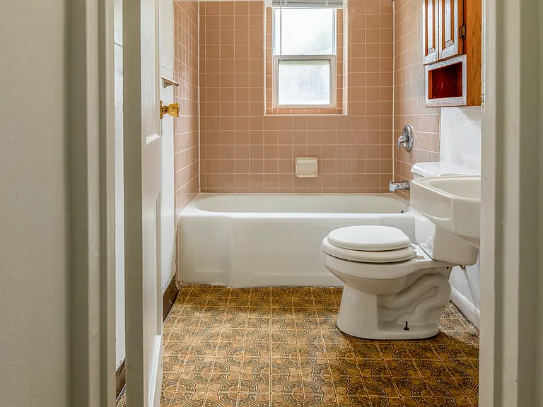 19-01 Sherman Terrace | Bathroom