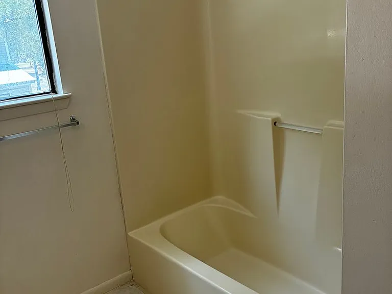124 Alder Ave — Photo 13