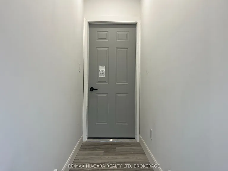 243 Dufferin St #UPPER FRONT — Photo 16