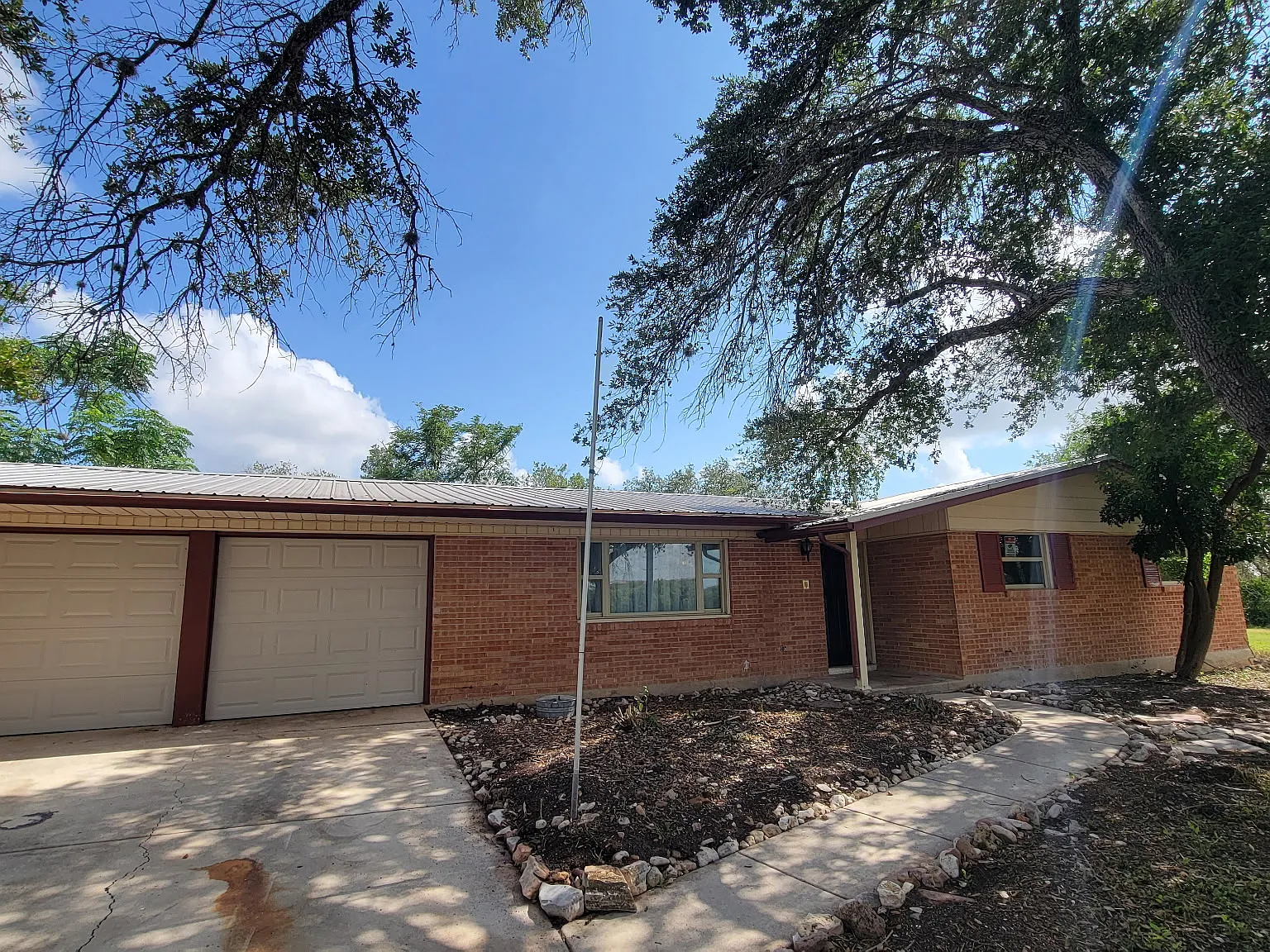 4 bed, 2159 sqft, $1,900 — Photo 1