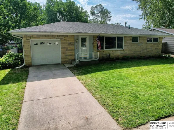 2000 E Manor Dr, Lincoln, NE 68506