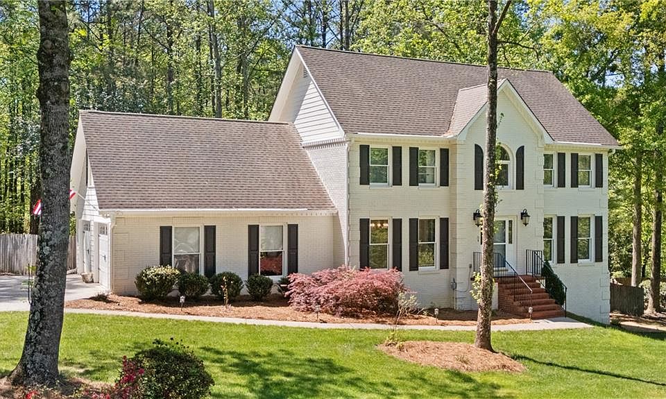 1st image of 809 Pinehurst Dr