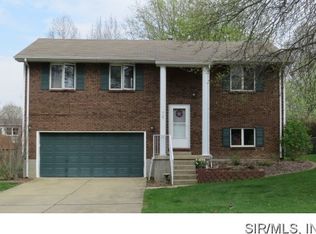 909 Albers Ln, Bethalto, IL