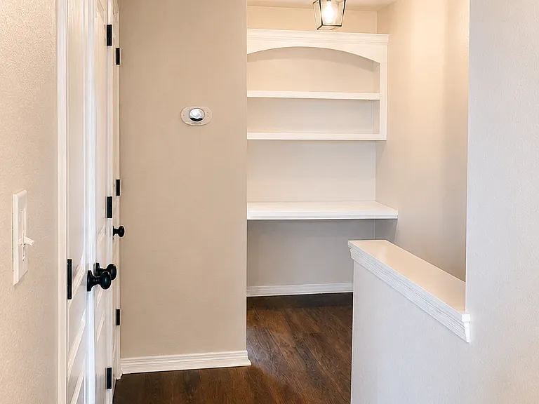 Hallway / Study Nook 2
