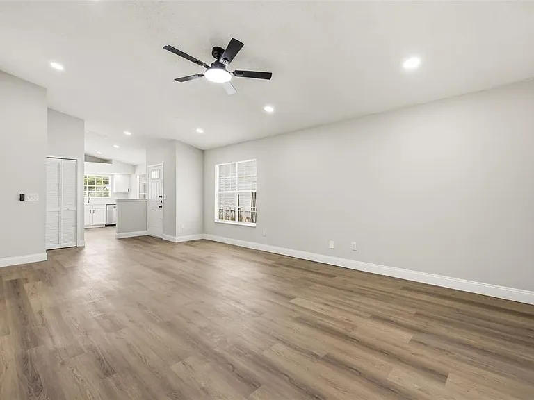 106 Lamplighter Dr — Photo 8