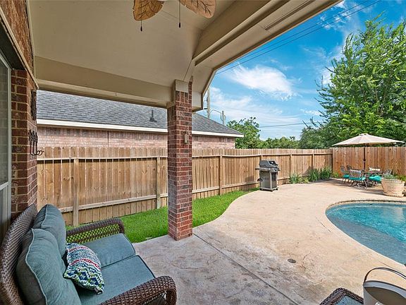 3rd image of 714 Silver Creek Cir