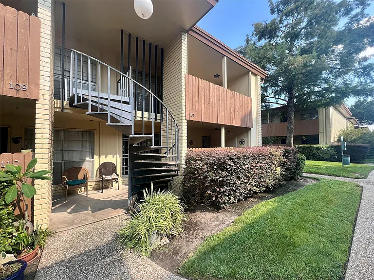 7714 Renwick Dr #K107 — Photo 13