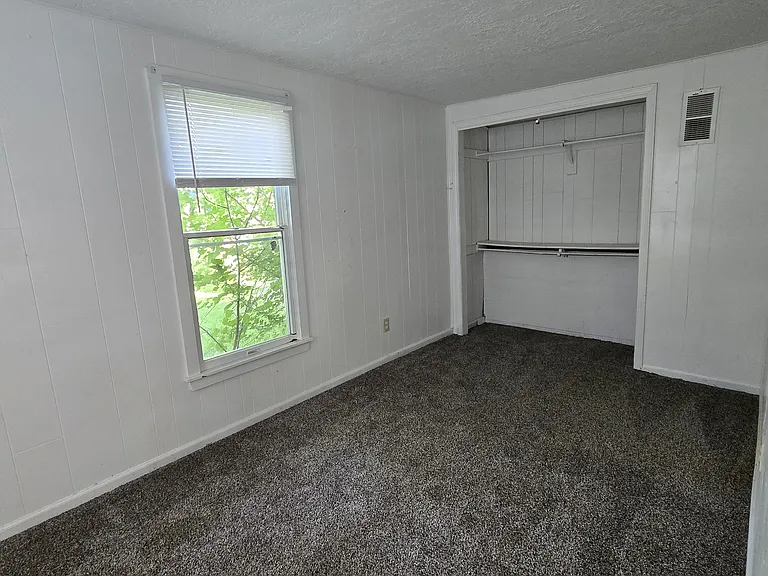252 E Center St — Photo 12