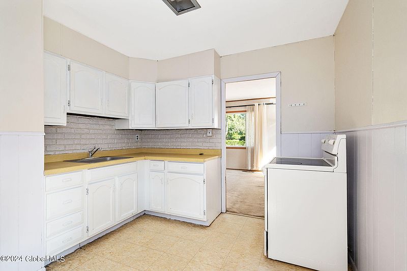 3rd image of 23 Robert Drive
