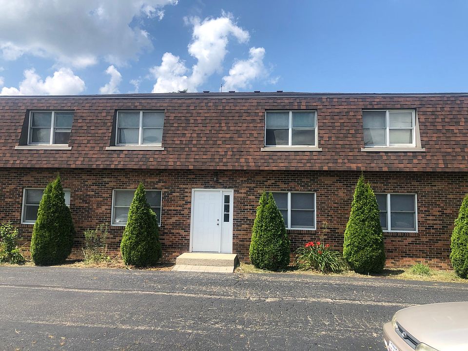 Front entrance into 4 unit.