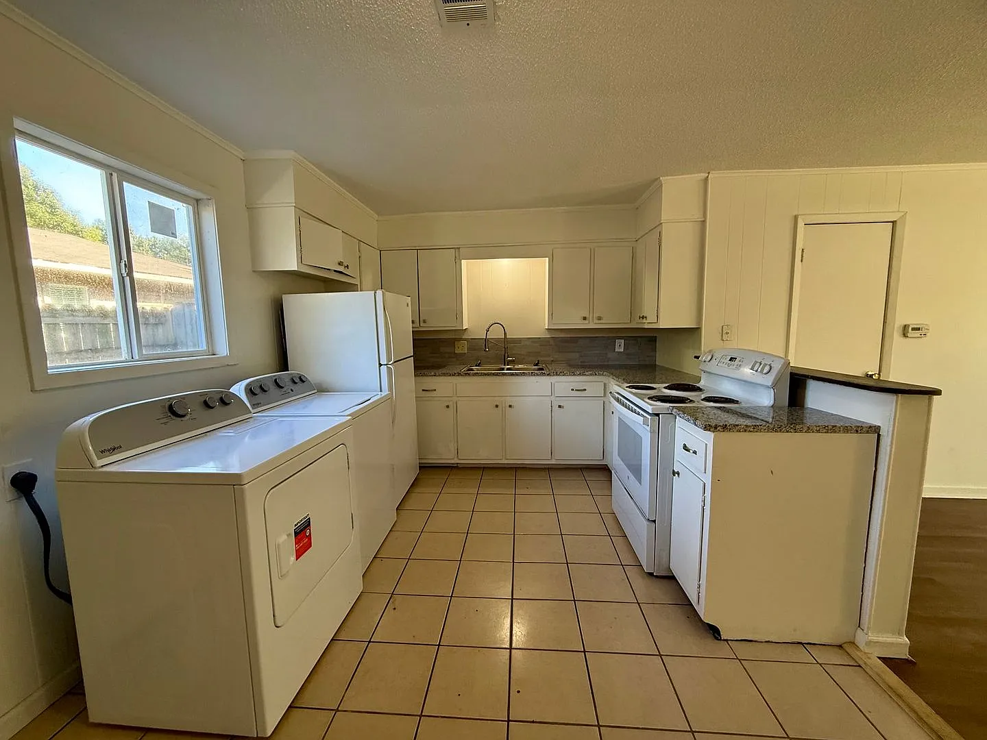 1403 Kimberly Dr — Photo 3