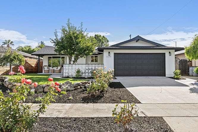 1st image of 2496 Aragon Way