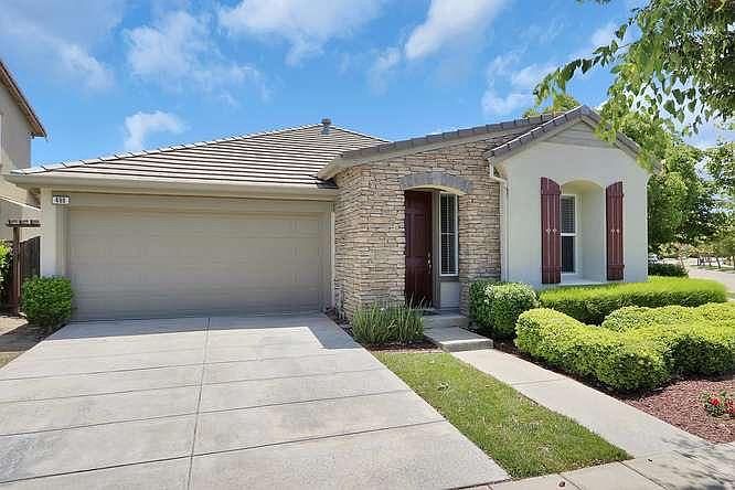 1st image of 498 Goodall Dr
