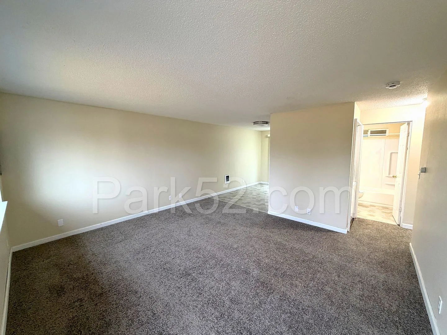 1st Full Month's Rent FREE! Tacoma Area 2 Bedroom 1 Bathroom Duplex — Photo 3