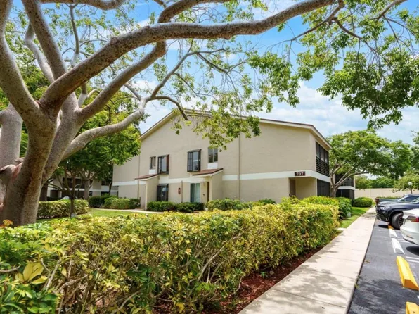 707 Gardens Drive #101, Pompano Beach, FL 33069