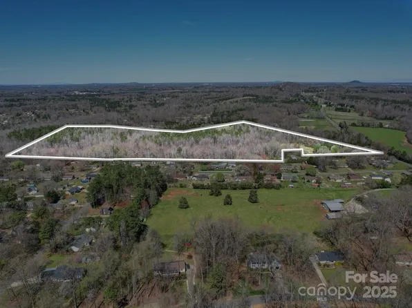 1092 Robinson Rd, Gastonia, NC 28056