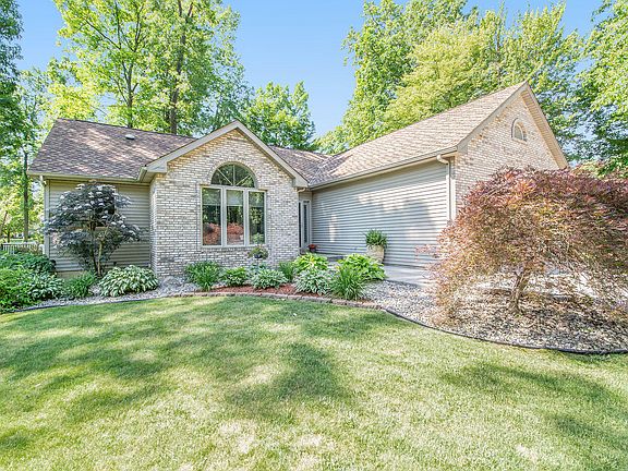 2nd image of 187 Jacaranda Dr