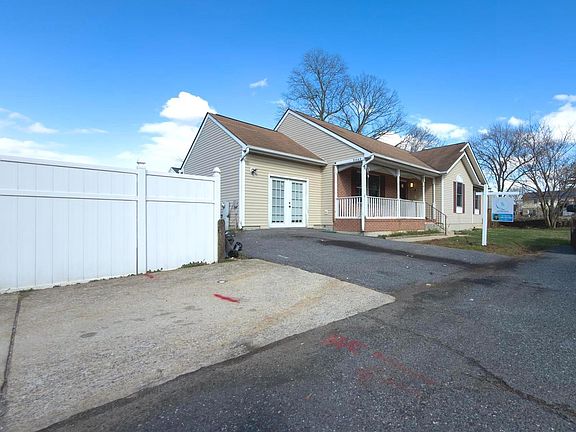 2nd image of 2009 Lugine Ave