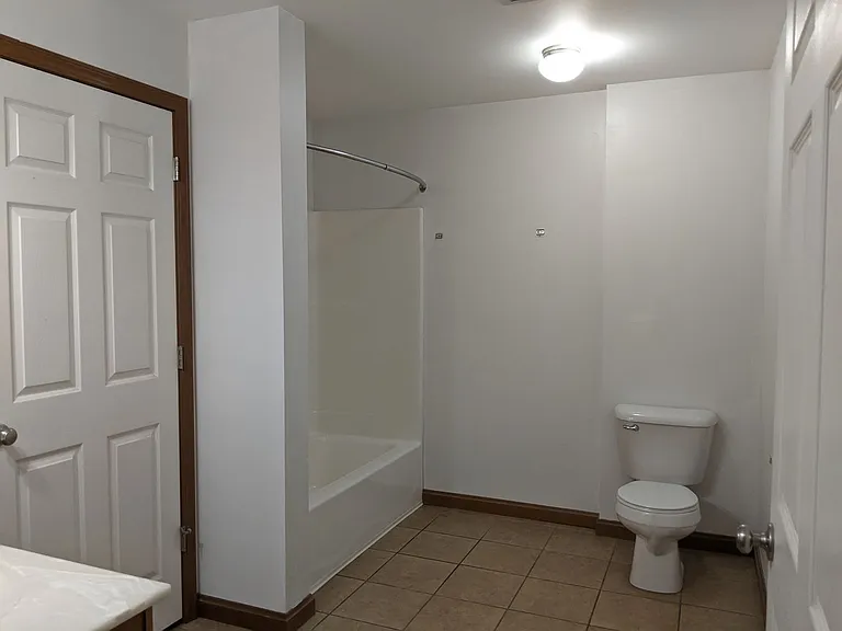 Beautiful Apartment Near Campus — Photo 12