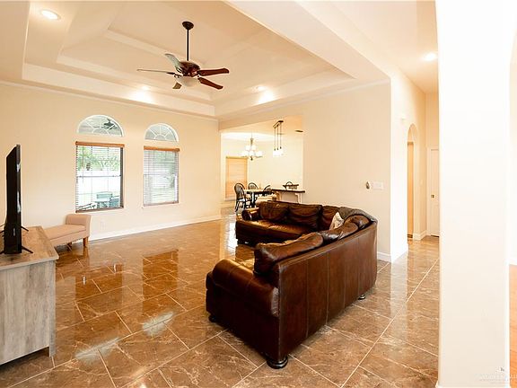 3rd image of 5710 Persimmon Dr