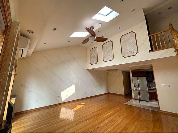 4th image of 140 Bay 50th St #2