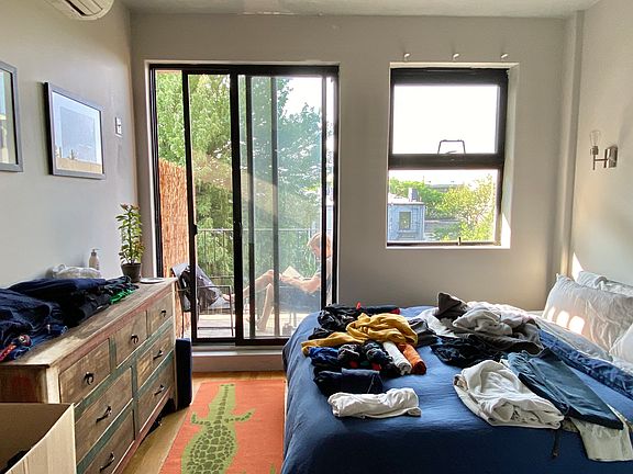 5th image of 865 Grand St APT 2B