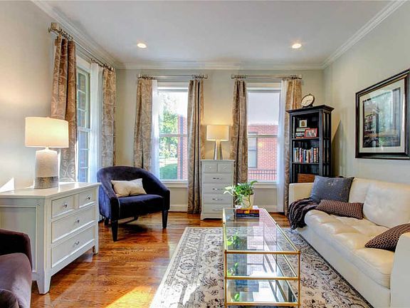 3rd image of 9364 Pine Ave