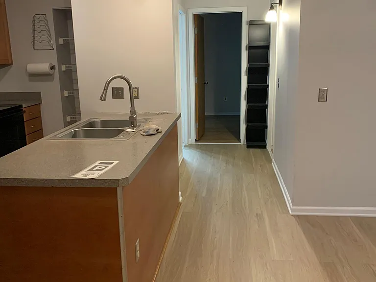 215 7th St NE #206 — Photo 6