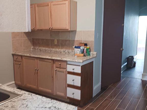 3rd image of 1227 W Westmoreland St Floor 2