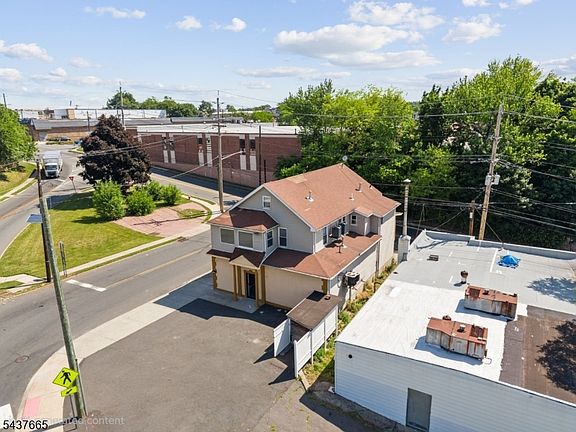 4th image of 476 Bloy St #N/A
