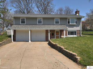 13805 Poppleton Cir, Omaha, NE 68144
