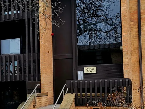 6159 Knoll Way Dr APT 202, Willowbrook, IL 60527