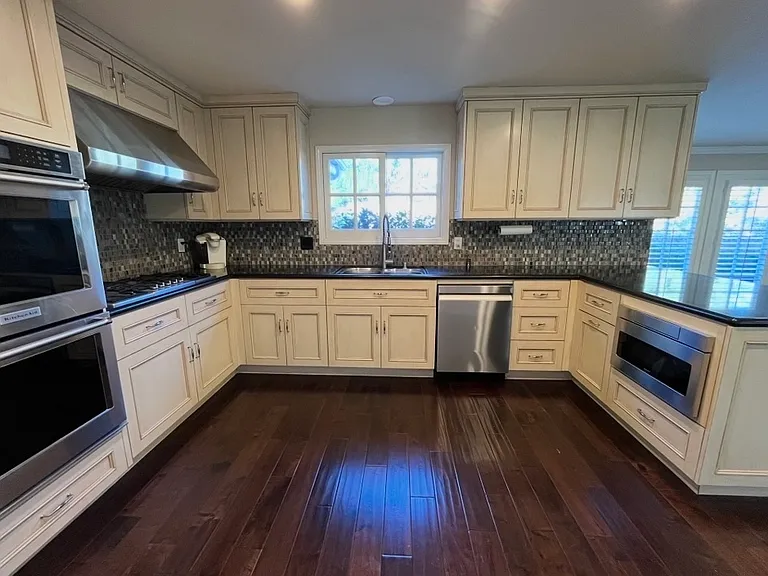 5901 Valerie Ave — Photo 10